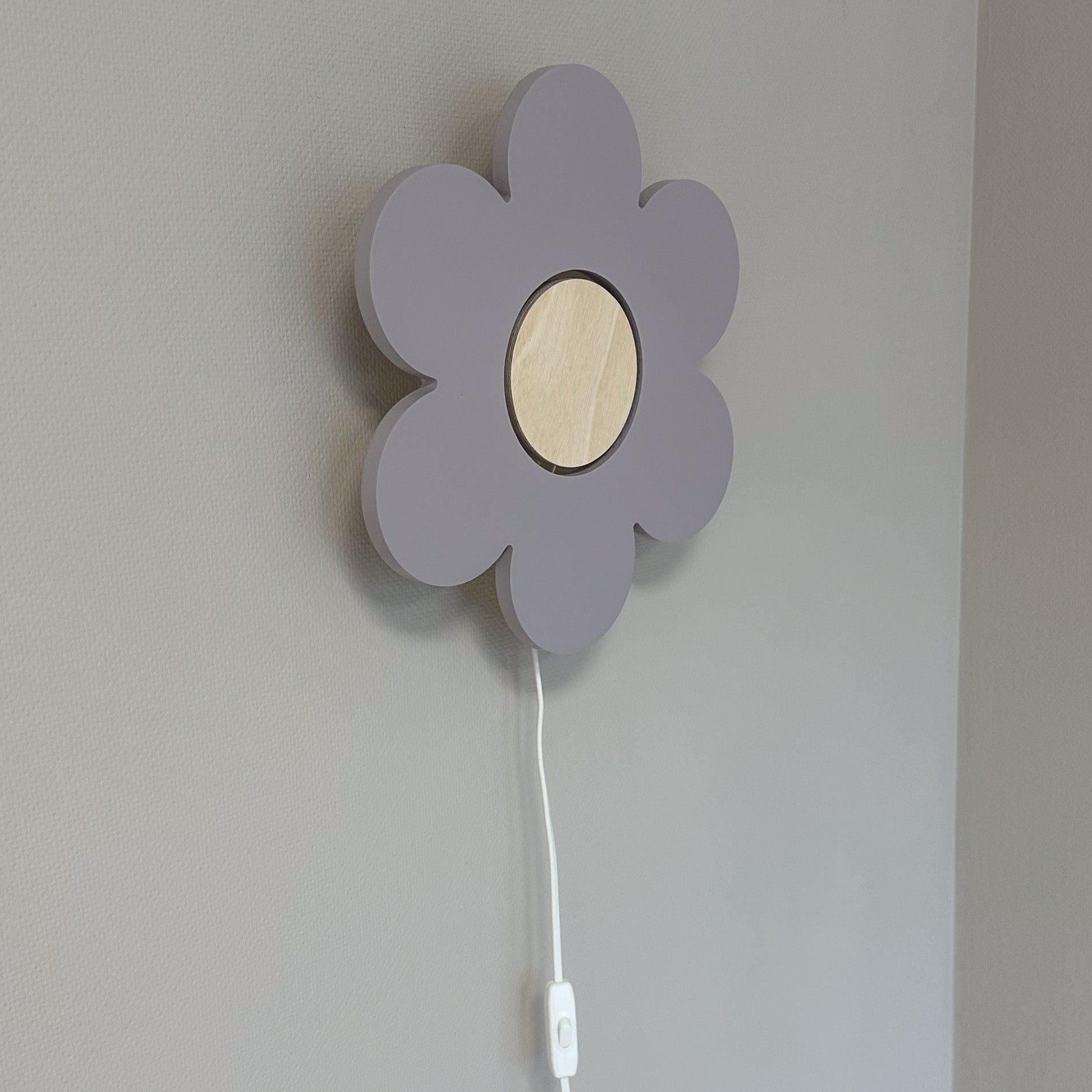 Hölzerne Wandlampe Kinderzimmer | Blume - Lila Wandleuchte toddie.de ®