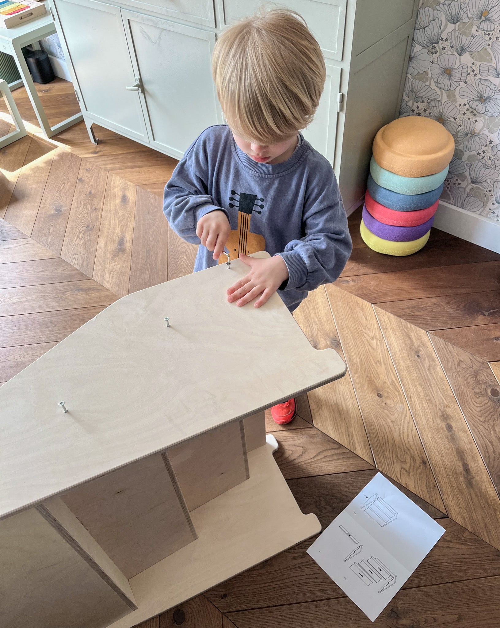 Montessori Bücherschrank Kinderzimmer | 3 Stufen - natur Bücherschrank toddie.de
