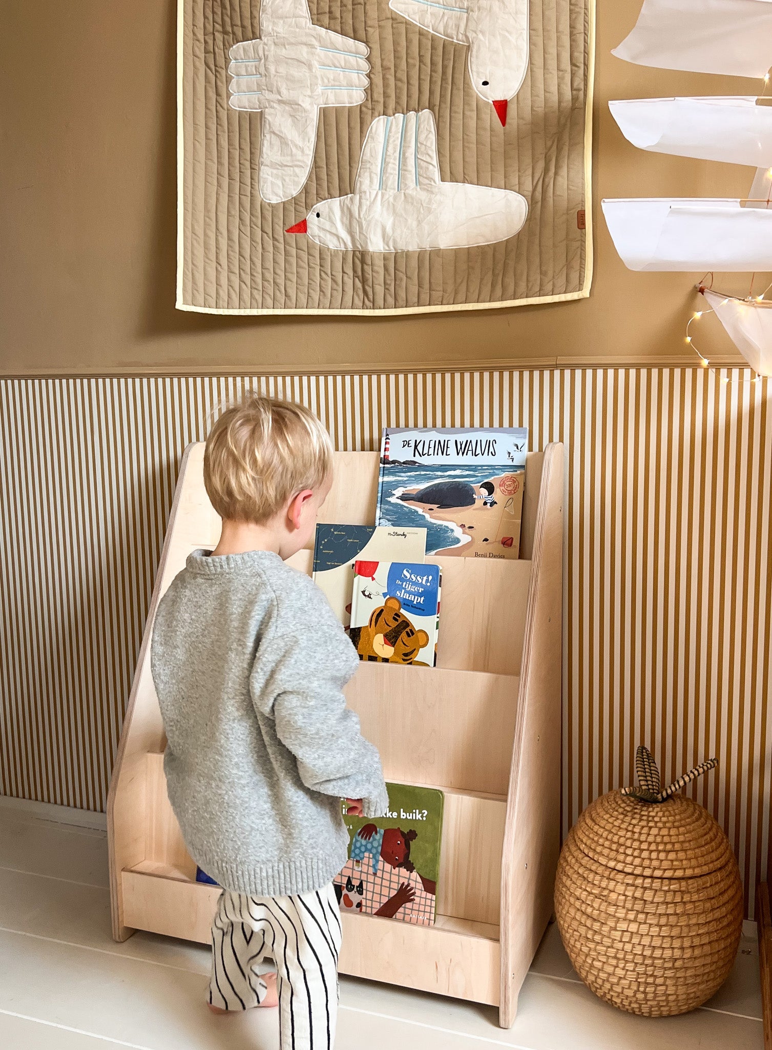 Montessori Bücherregal Kinderzimmer | 4 Stufen - natur Bücherschrank toddie.de ®