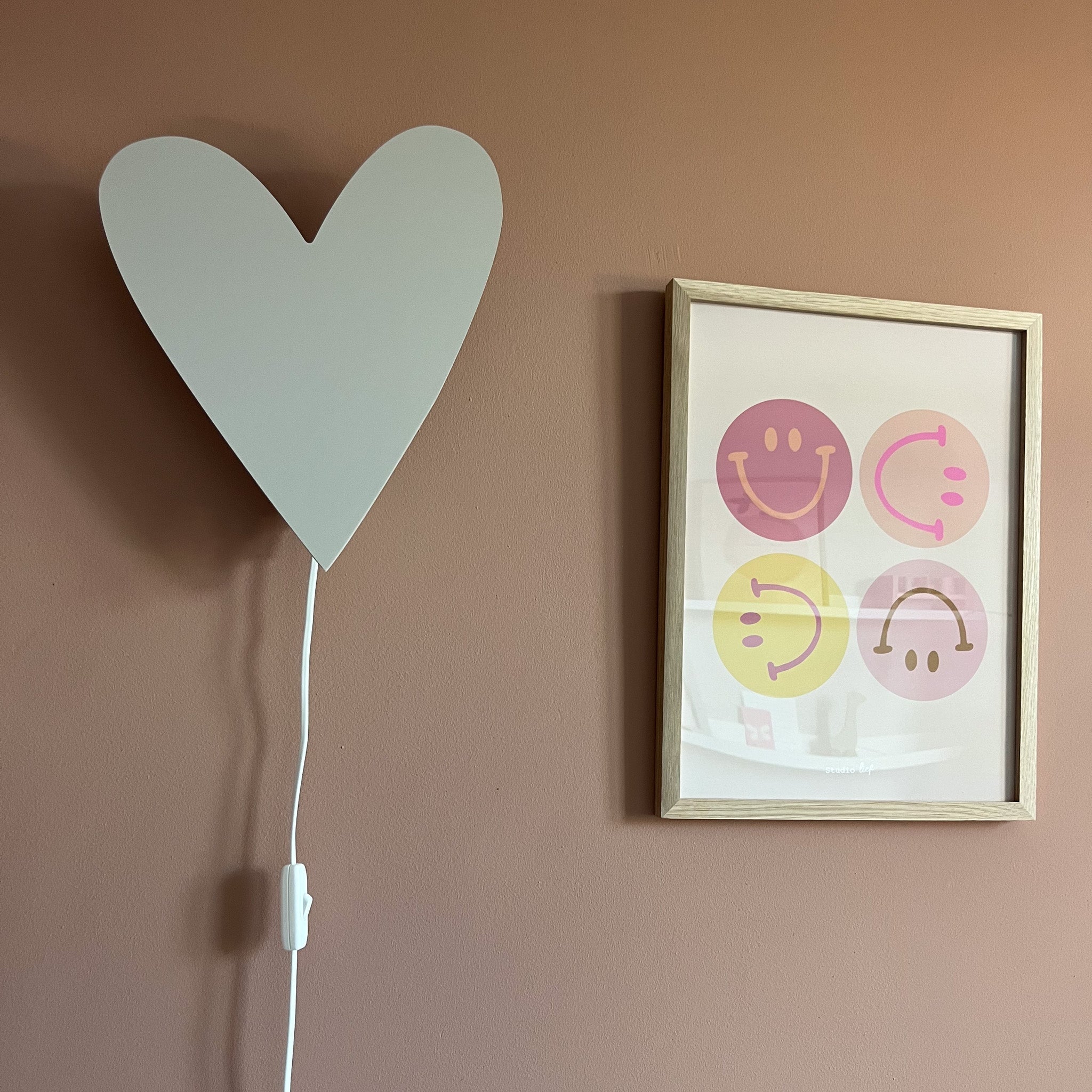 Hölzerne Wandleuchte Kinderzimmer | Herz - beige Wandleuchte toddie.de