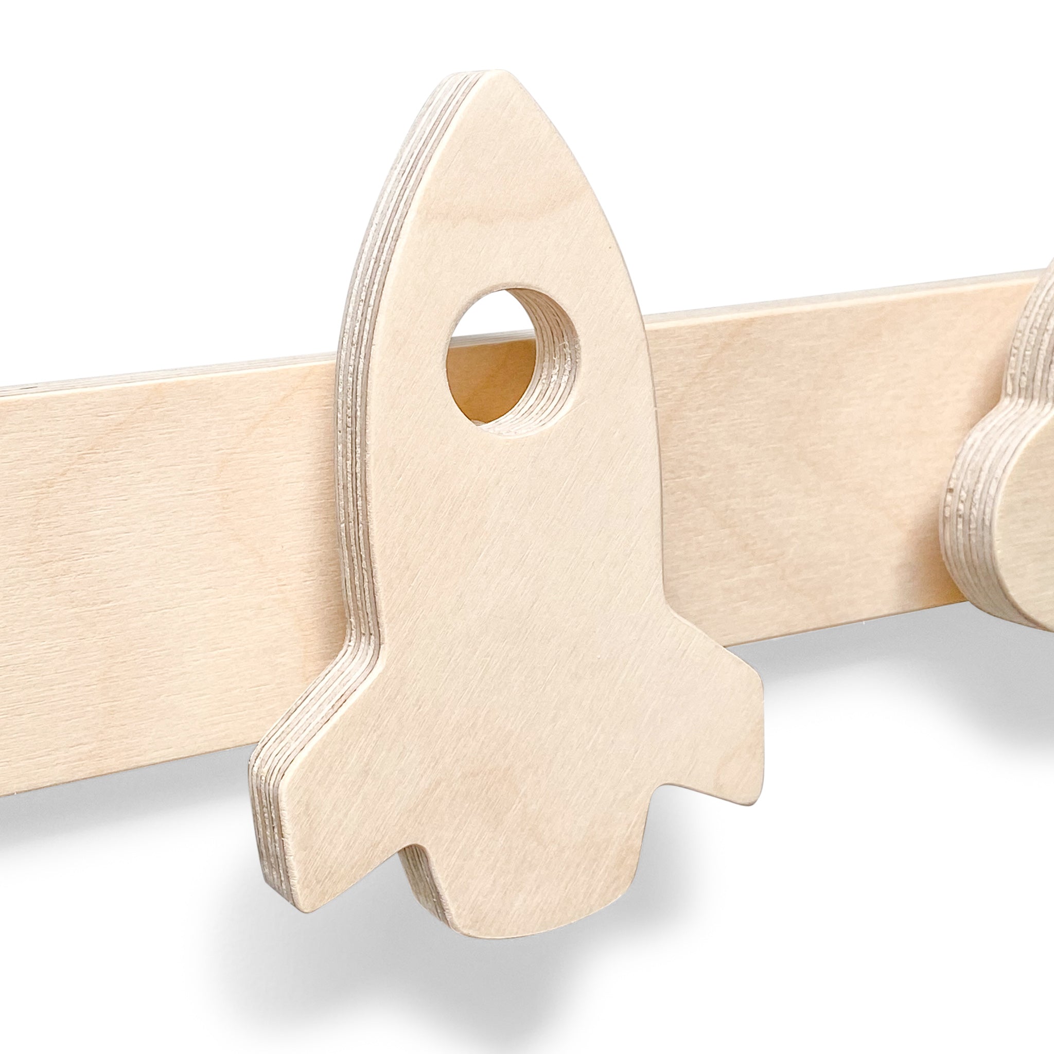 Holz Wandgarderobe Kinderzimmer | Weltraum - natur Wandgarderobe toddie.de