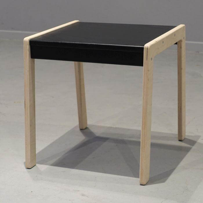 Hölzerne Kindertisch 1-4 Jahre - schwarz Kindertisch toddie.de