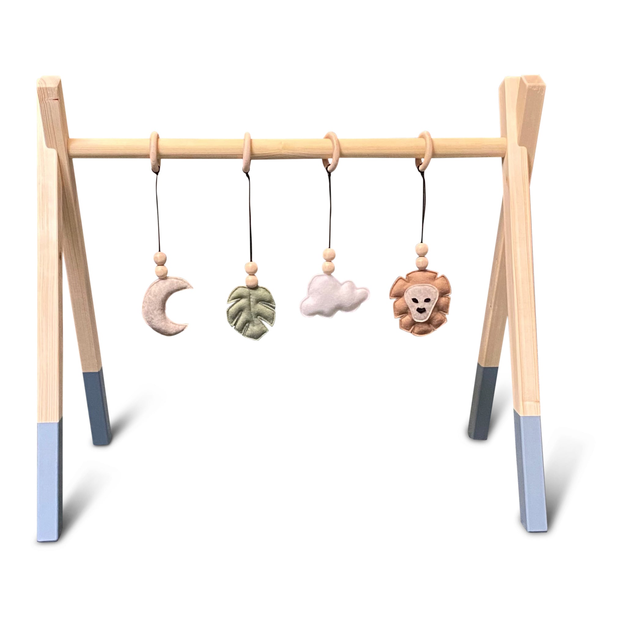 Holz Babygym | Massiver Holzspielbogen Tipi-Form mit Dschungel hängespielzeuge - denim drift Spielbogen + Hängespielzeuge toddie.de