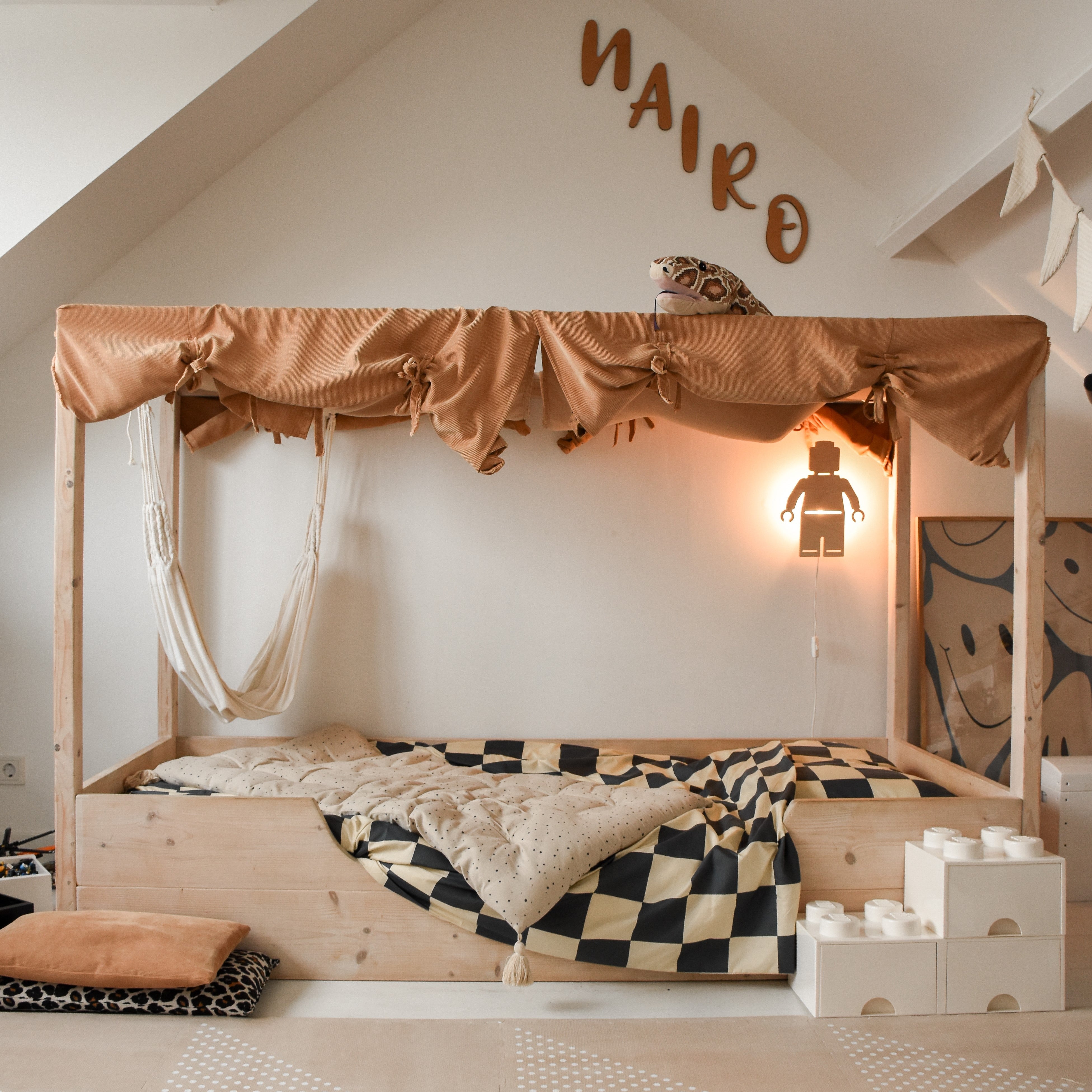 Hölzerne Wandleuchte Kinderzimmer | Lego- natur Wandleuchte toddie.de