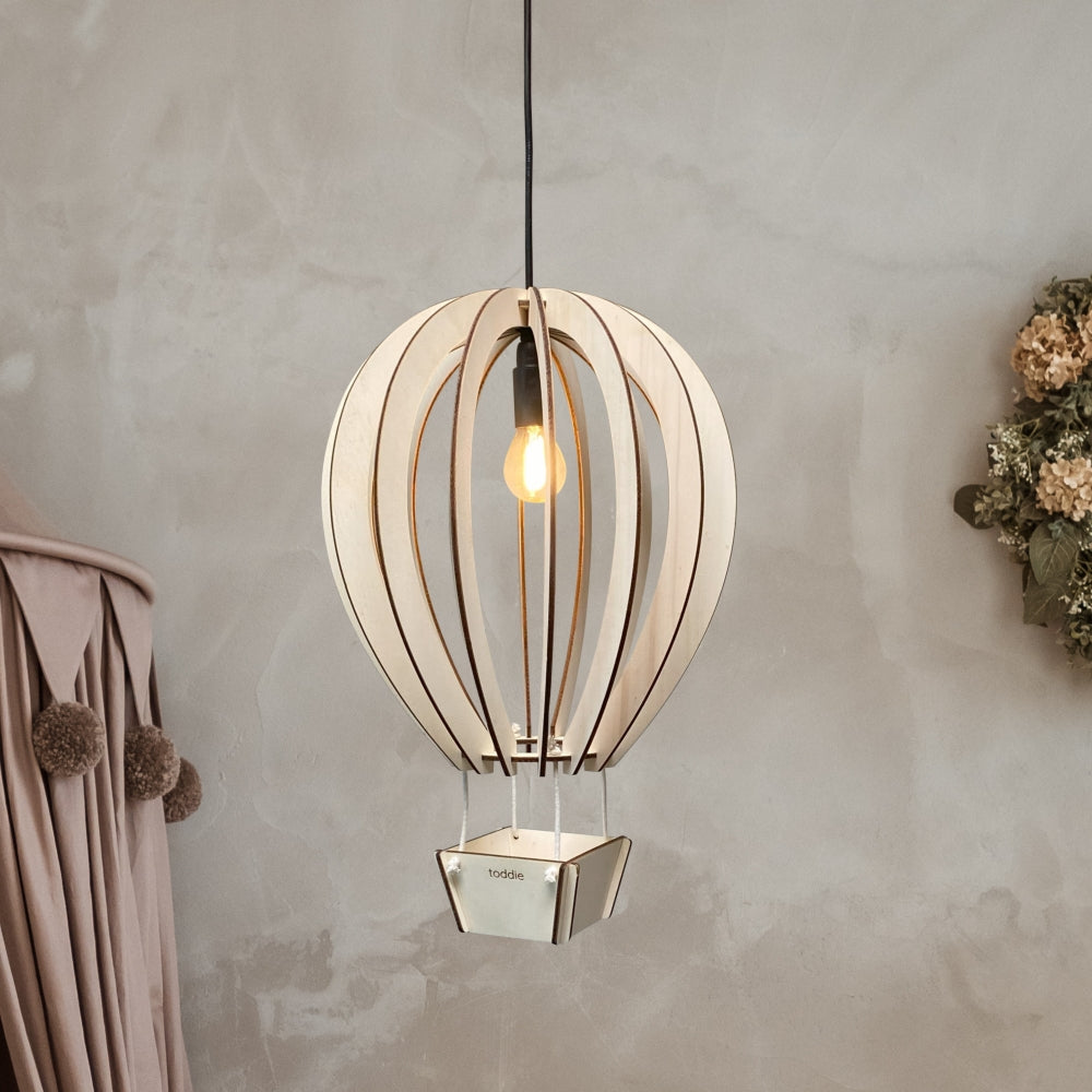 Hölzerne Pendelleuchte Kinderzimmer | Heißluftballon - natur Pendelleuchte toddie.de ® Schwarzes Kabel