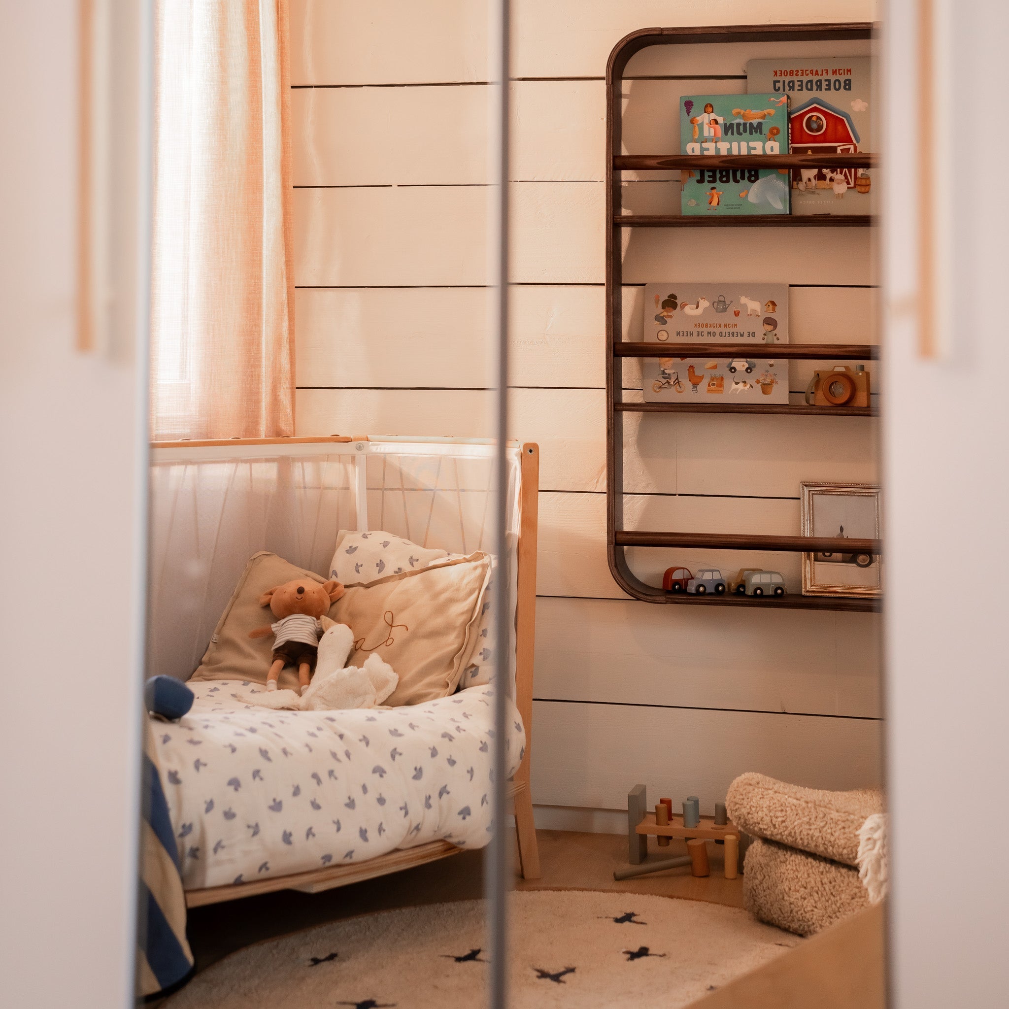 Novie Montessori Rundes Bücherregal für Kinderzimmer | 3 Regalböden – Wenge gebeizt Bücherregal toddie.de ®