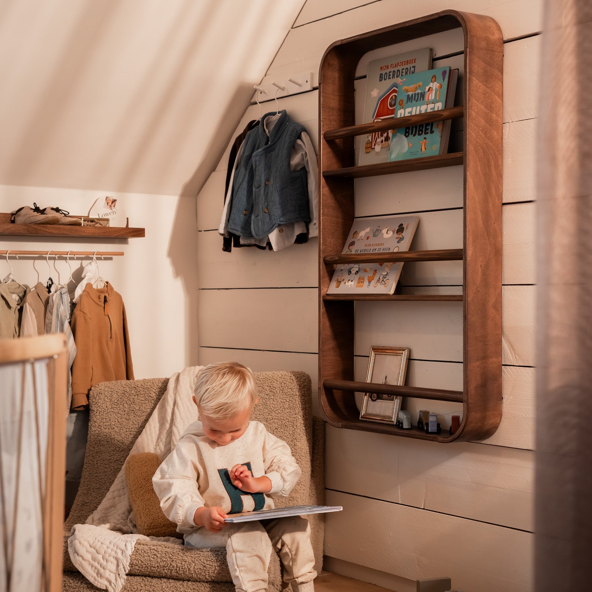 Novie Montessori Rundes Bücherregal für Kinderzimmer | 3 Regalböden – Wenge gebeizt Bücherregal toddie.de ®