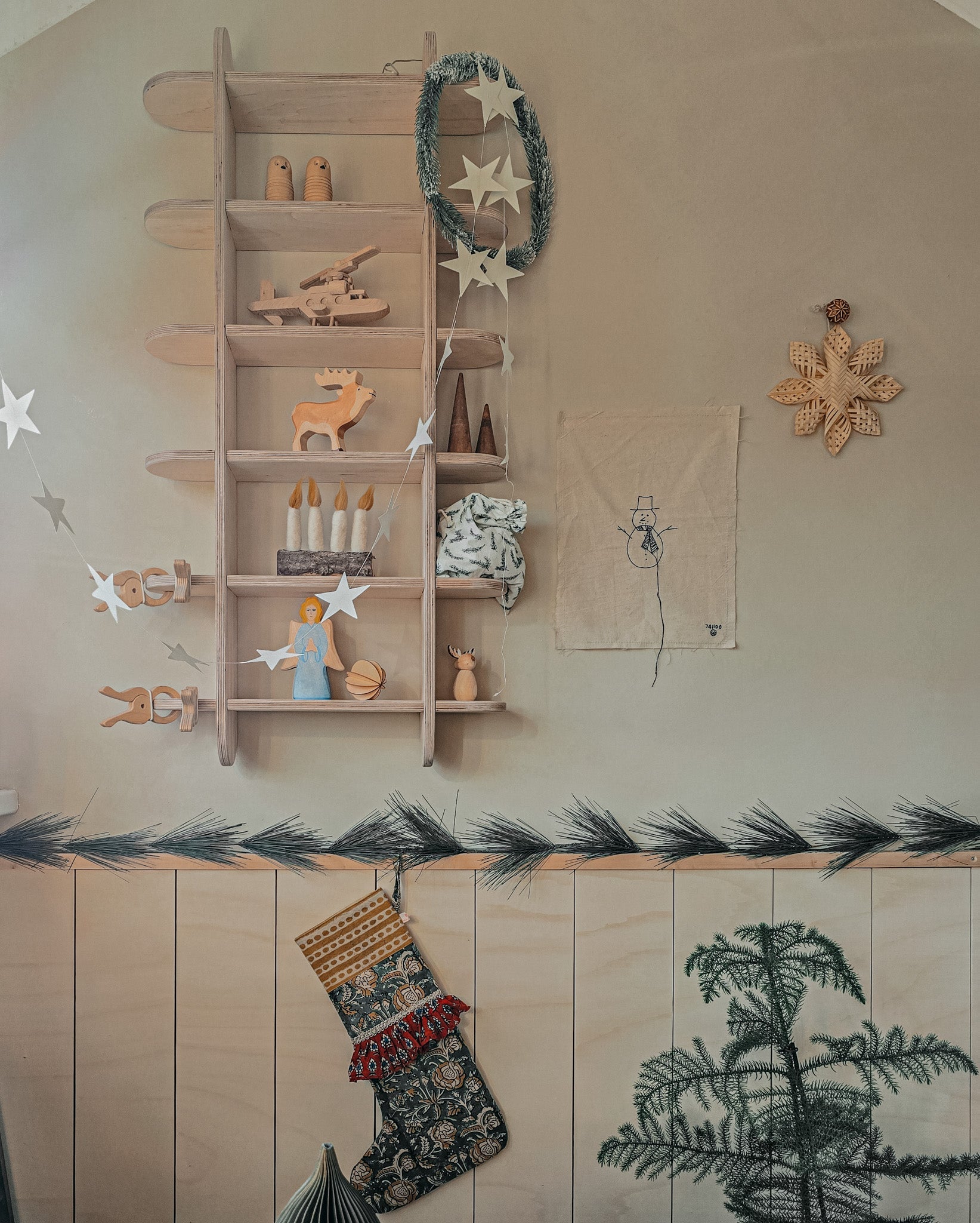 Round Montessori Bücher Wandregal Kinderzimmer | Fächerregal 6 Regale - natur Bücher Wandregal toddie.de ®