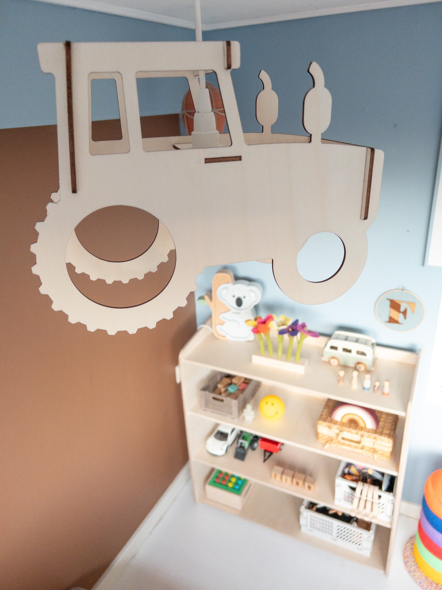Hölzerne Pendelleuchte Kinderzimmer | Traktor - natur Pendelleuchte toddie.de ®