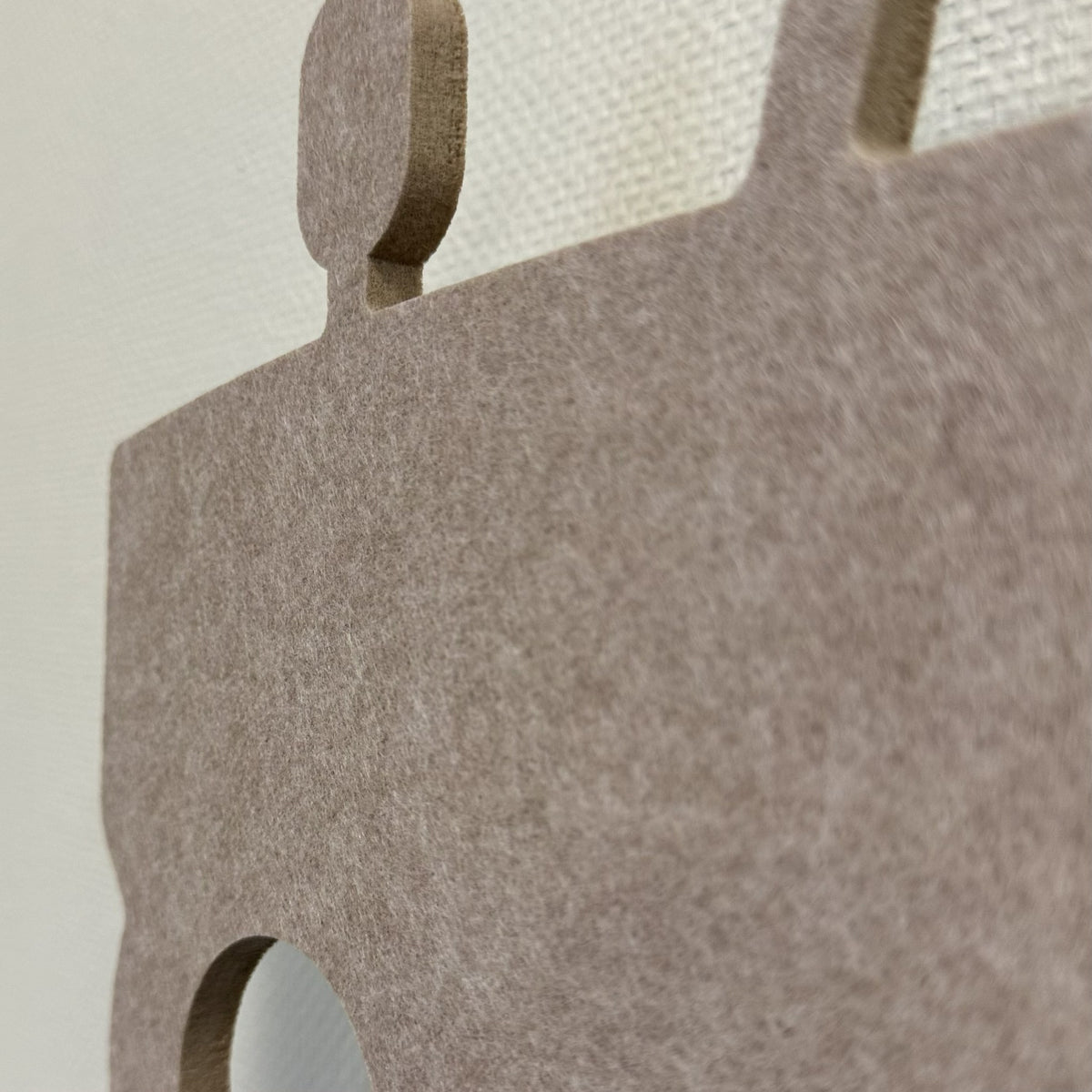 Filz-Wandlampe Traktor sandbeige – Nahaufnahme des PET-Filzes
