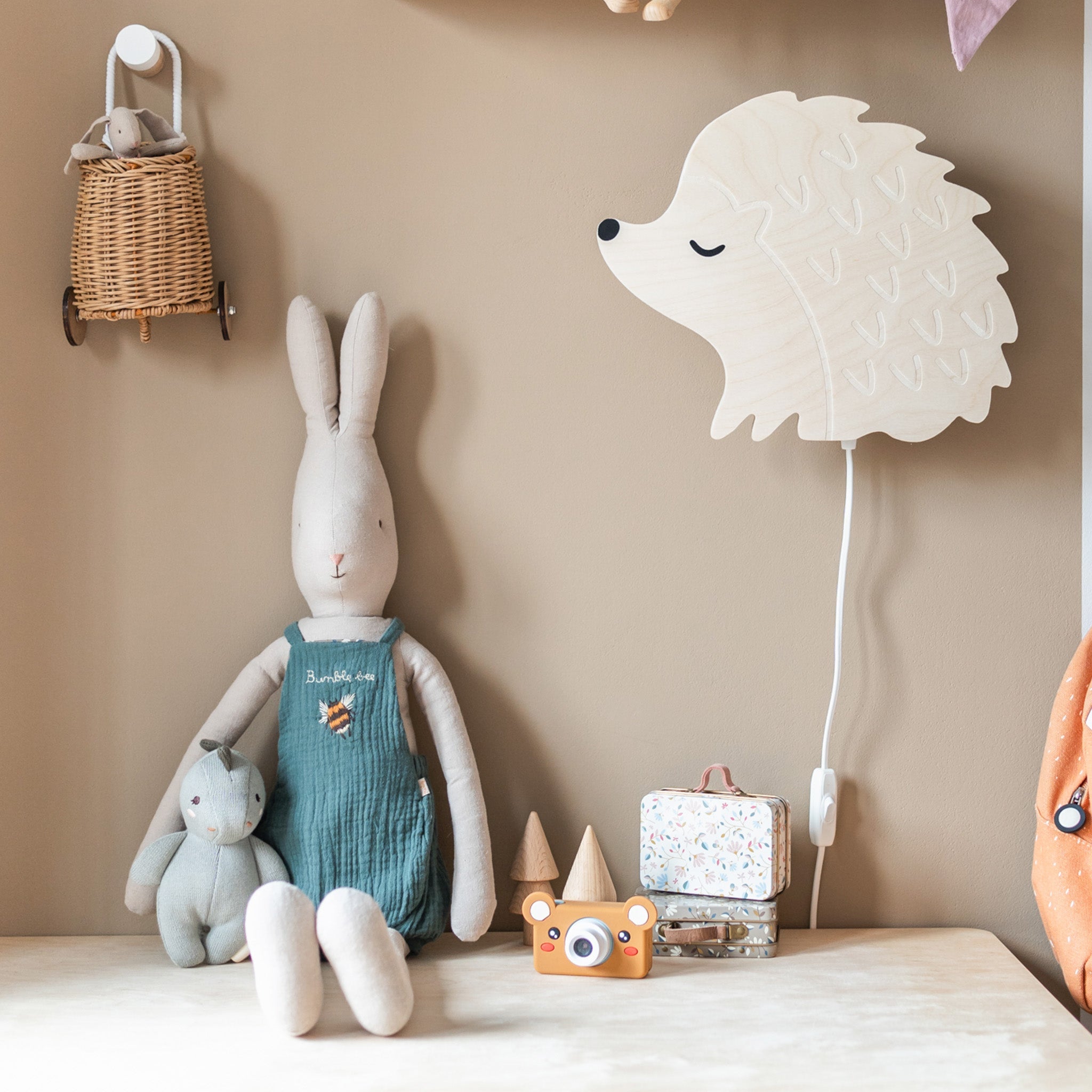 Hölzerne Wandleuchte Kinderzimmer | Igel - natur Wandleuchte toddie.de