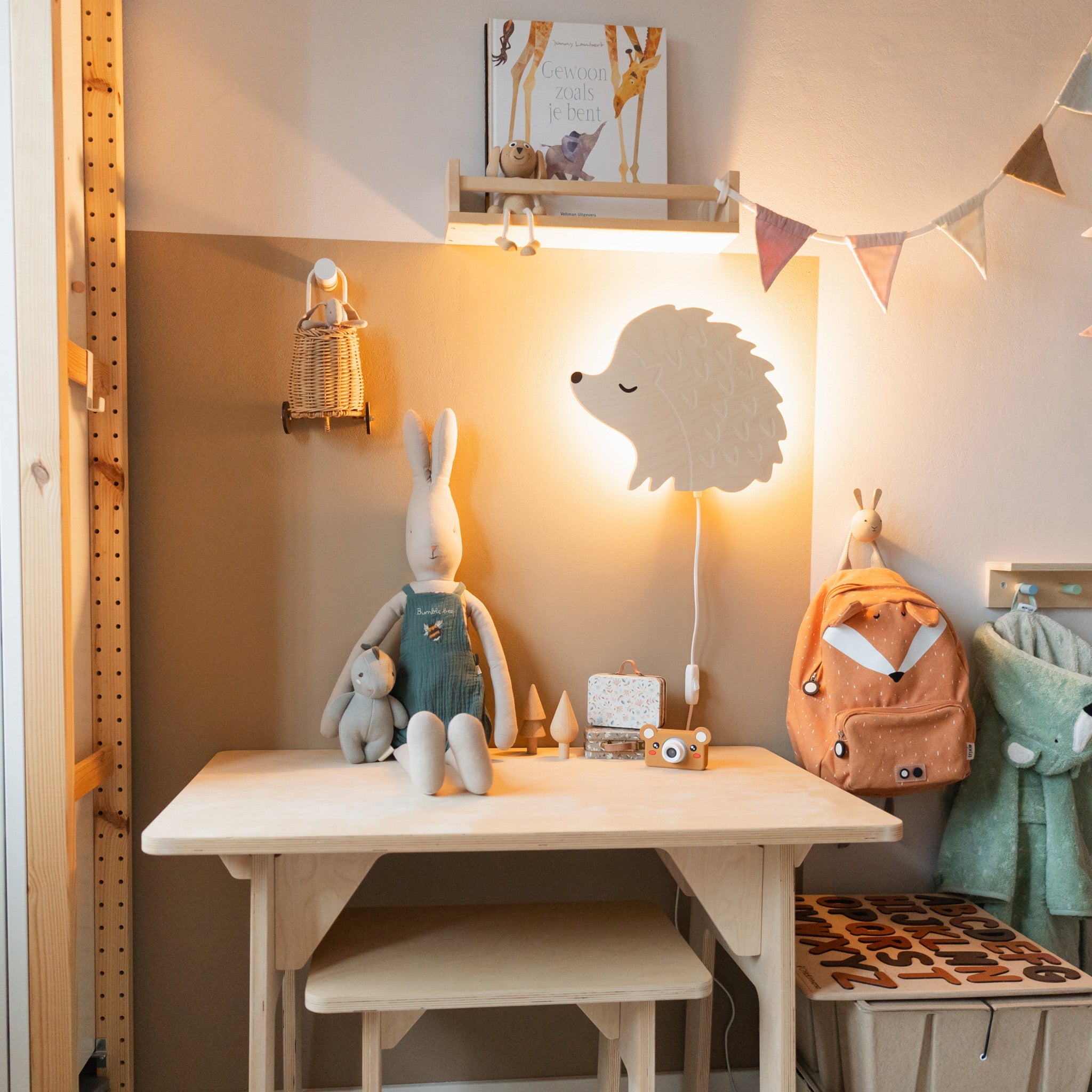 Hölzerne Wandleuchte Kinderzimmer | Igel - natur Wandleuchte toddie.de