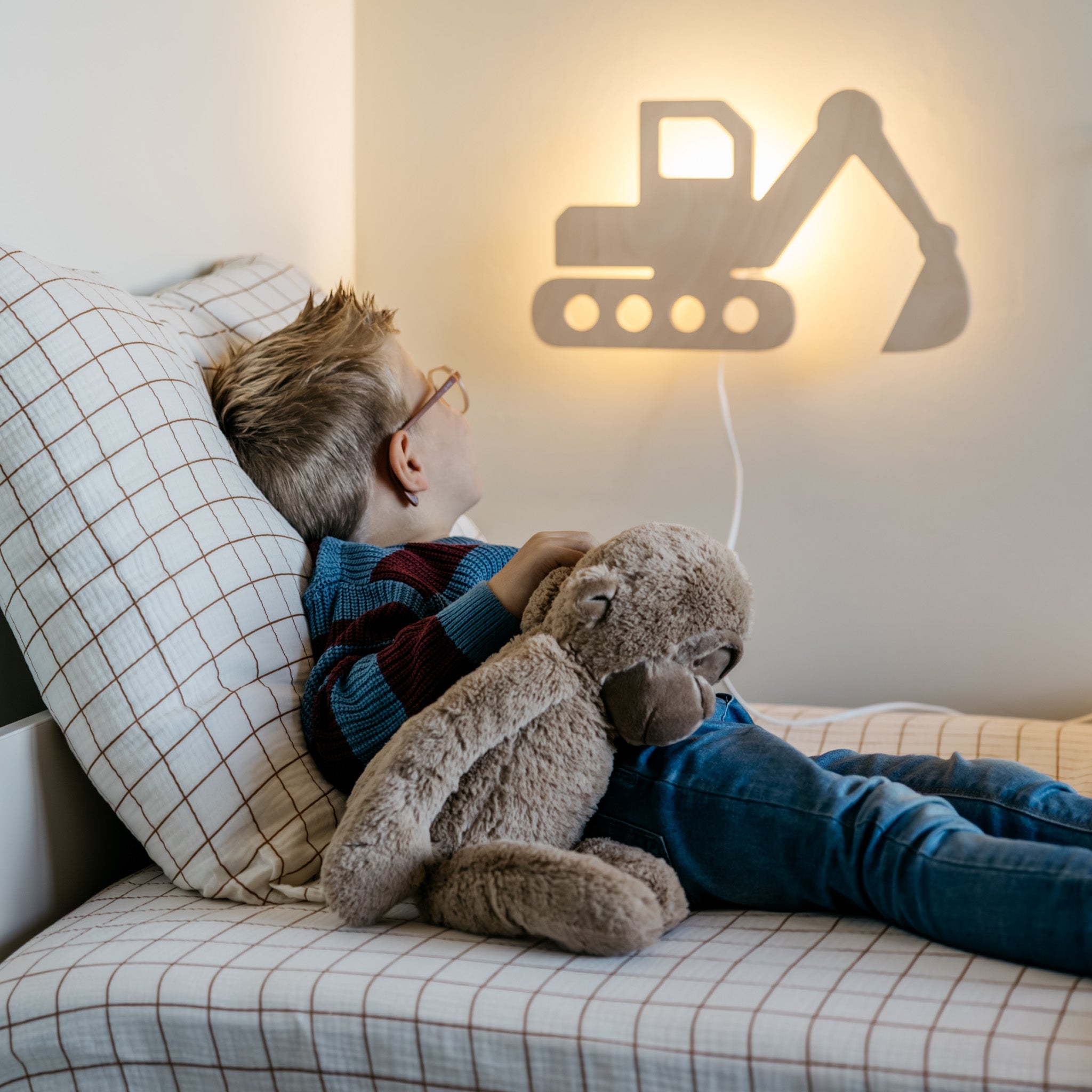 Hölzerne Wandleuchte Kinderzimmer | Bagger - natur Wandleuchte toddie.de