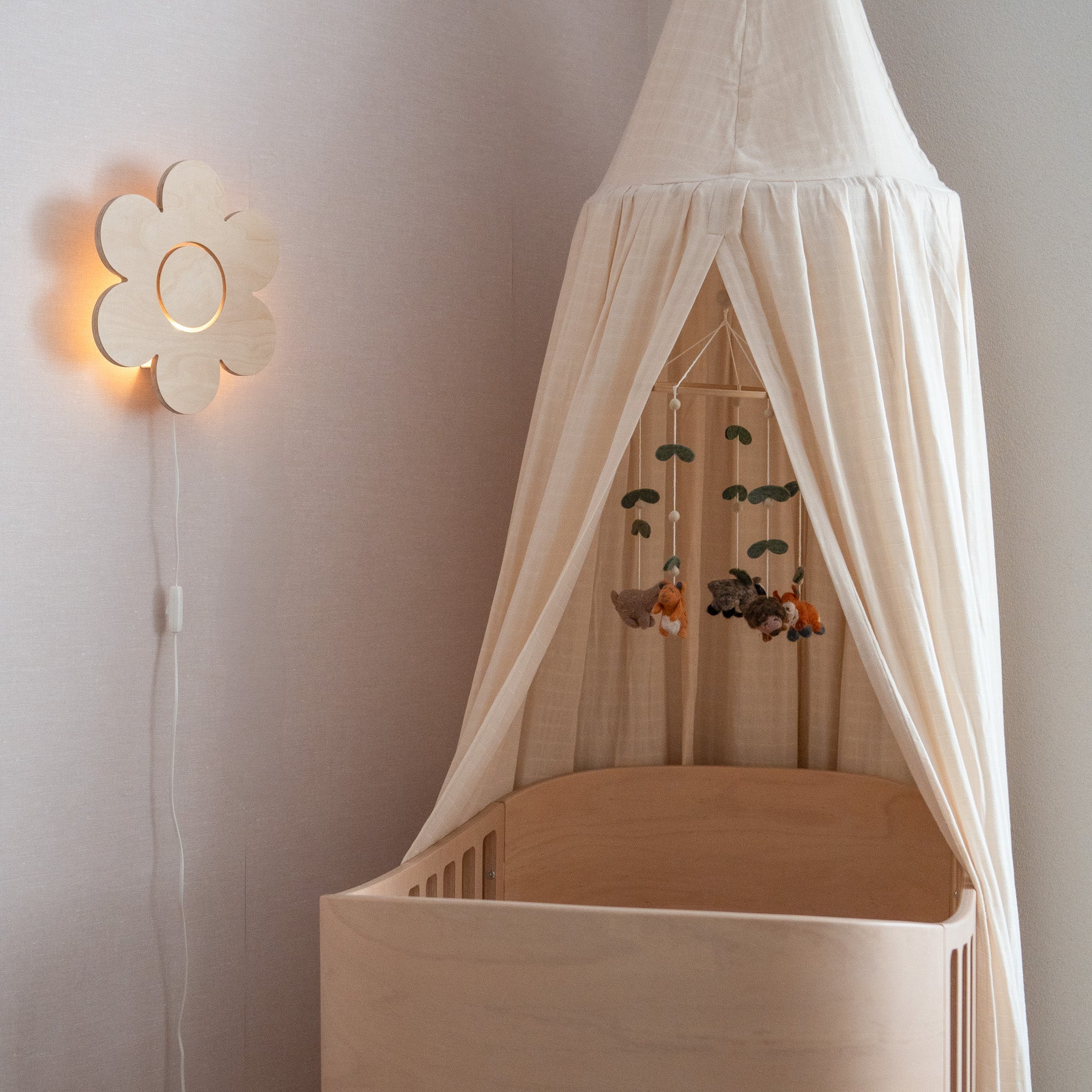Hölzerne Wandlampe Kinderzimmer | Blume - natur Wandleuchte toddie.de