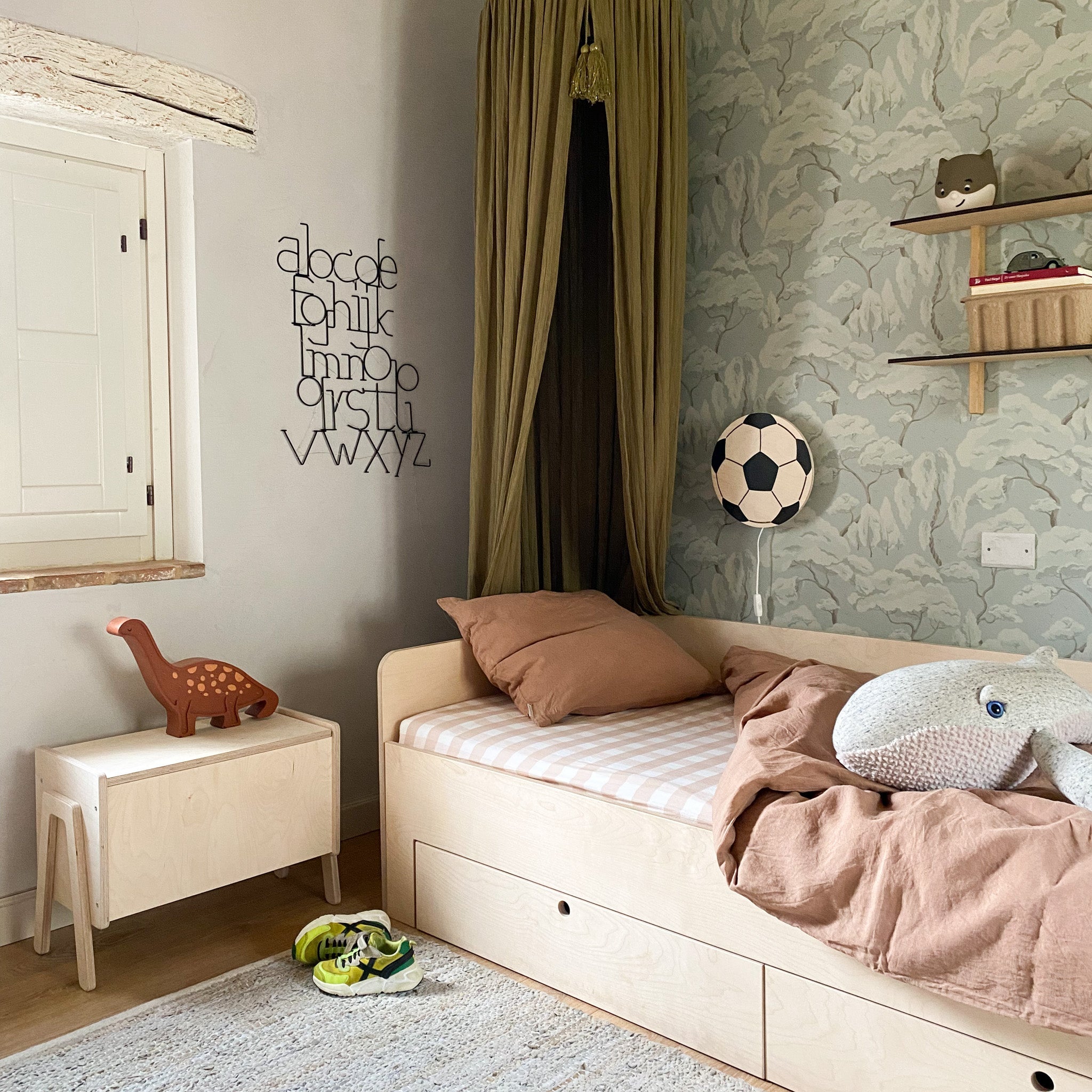 Hölzerne Wandleuchte Kinderzimmer | Fußball - natur/schwarz Wandleuchte toddie.de