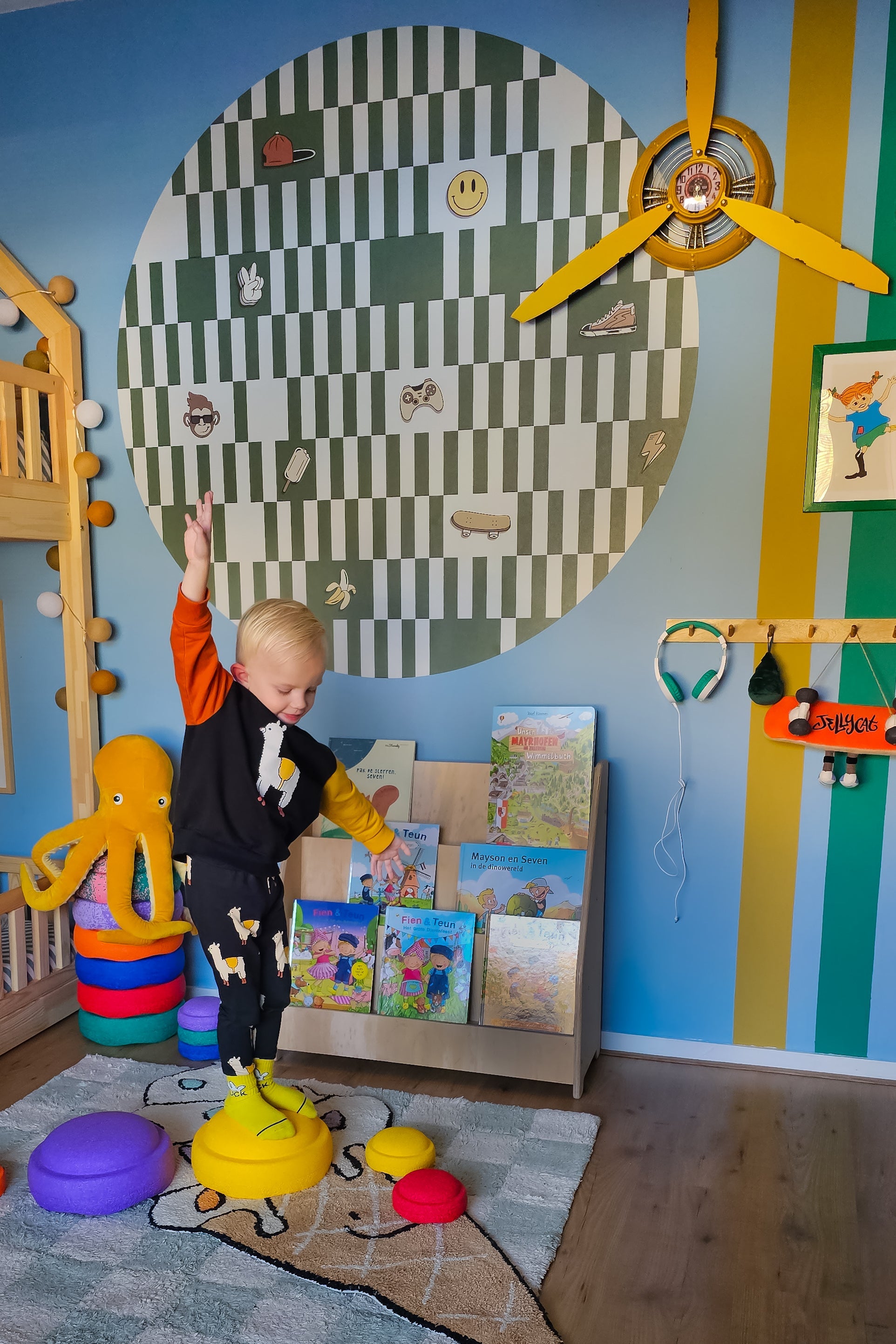 Montessori Bücherschrank Kinderzimmer | 3 Stufen - natur Bücherschrank toddie.de