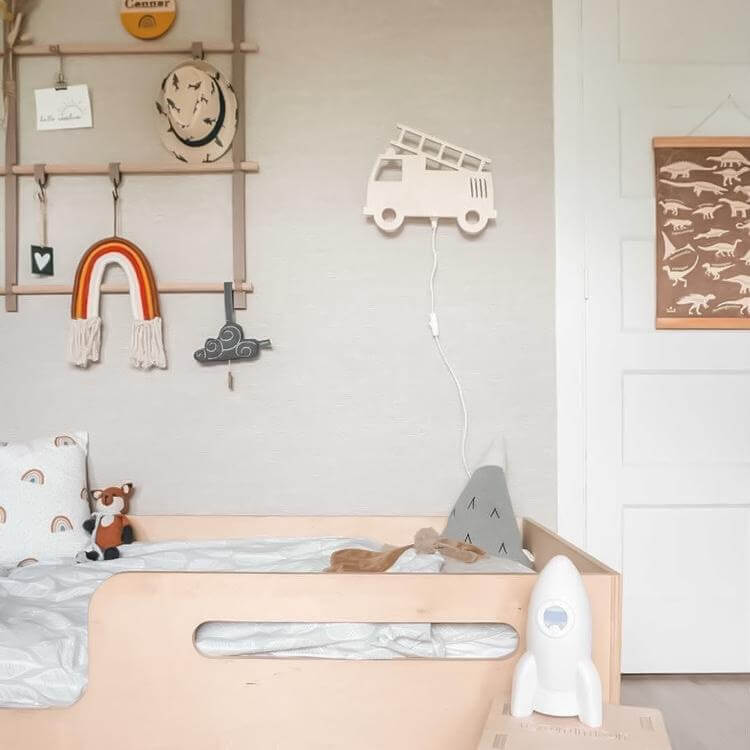 Hölzerne Wandleuchte Kinderzimmer | Feuerwehrwagen - natur Wandleuchte toddie.de