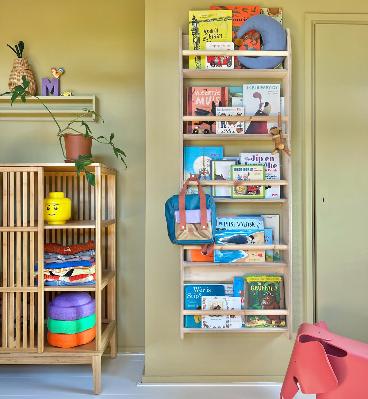 Montessori Bücherregal für das Kinderzimmer
