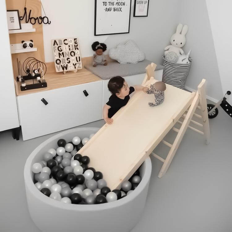 Hölzernes Klettergerüst | Faltbare Pikler Dreieck mit Rutsche - natur Kletterdreieck toddie.de