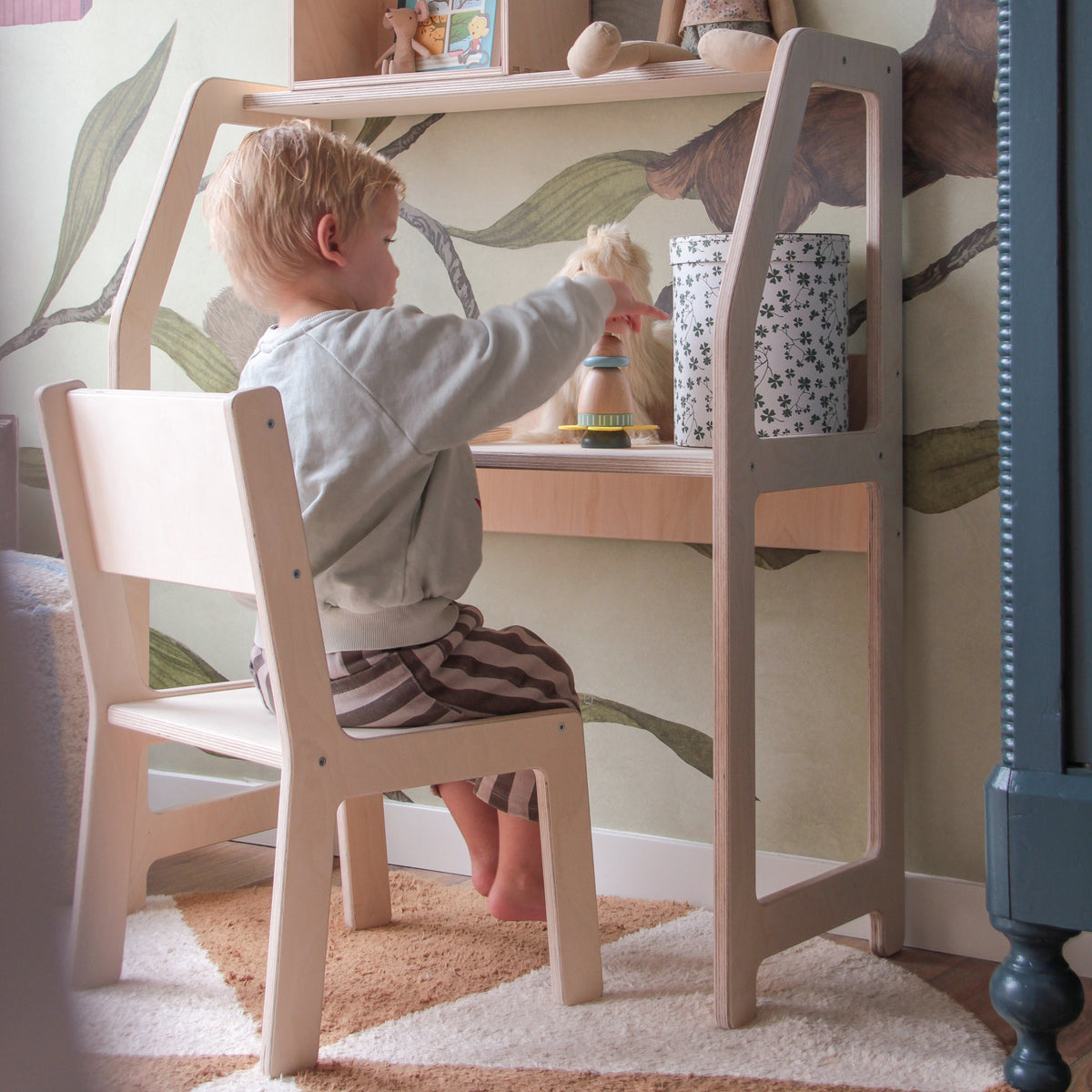 Moodie montessori houten bureau kinderkamer 2-7 jaar | Met stoel - blank - toddie.nl ®