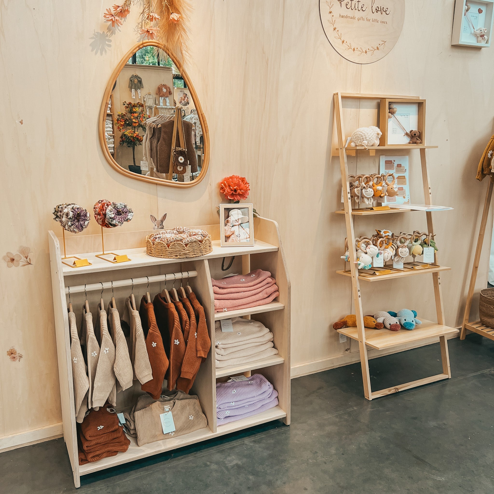 Montessori Kleiderschrank Kinderzimmer | Kindergarderobe - natur Kleiderschrank toddie.de