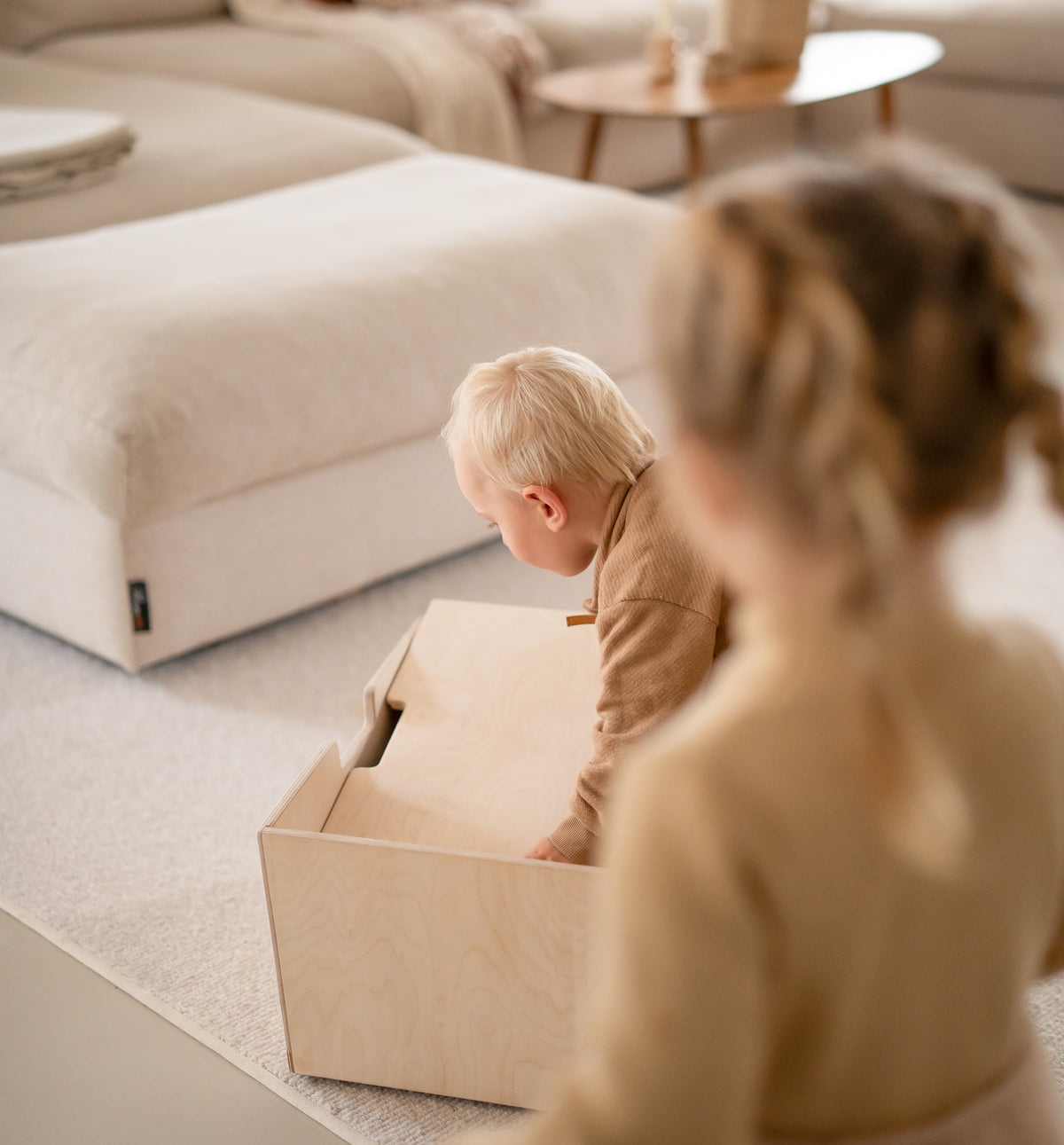 Montessori rijdende opbergkist met zwenkwieltjes en deksel - blank - toddie.nl ®