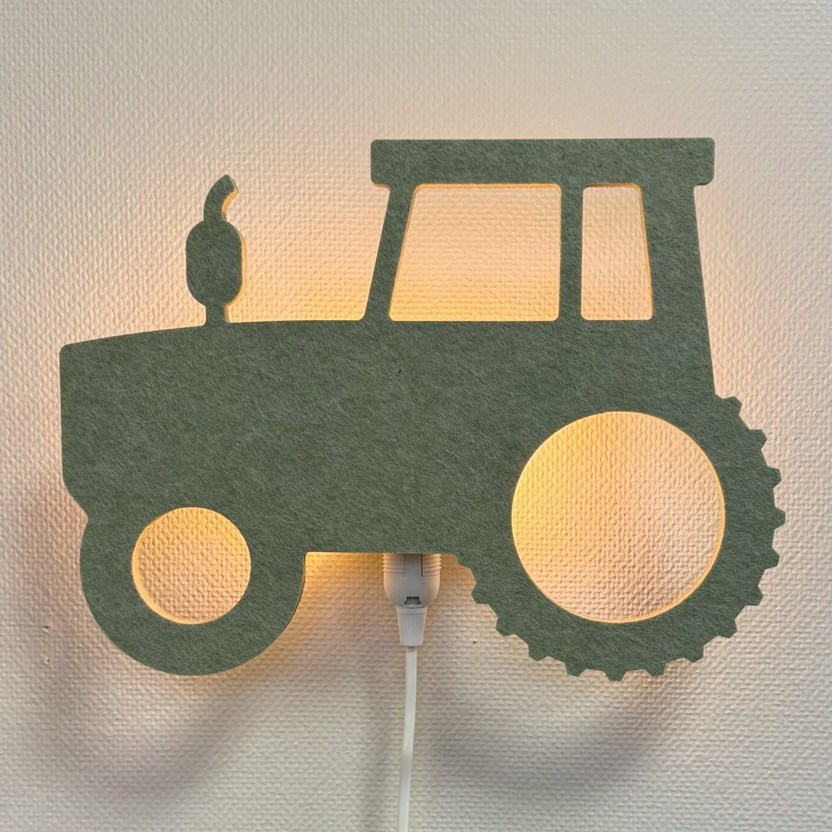 Filz-Wandlampe Traktor salbeigrün – Lampe an