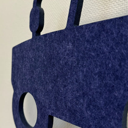 Filz-Wandlampe Traktor nachtblau – Nahaufnahme des PET-Filzes