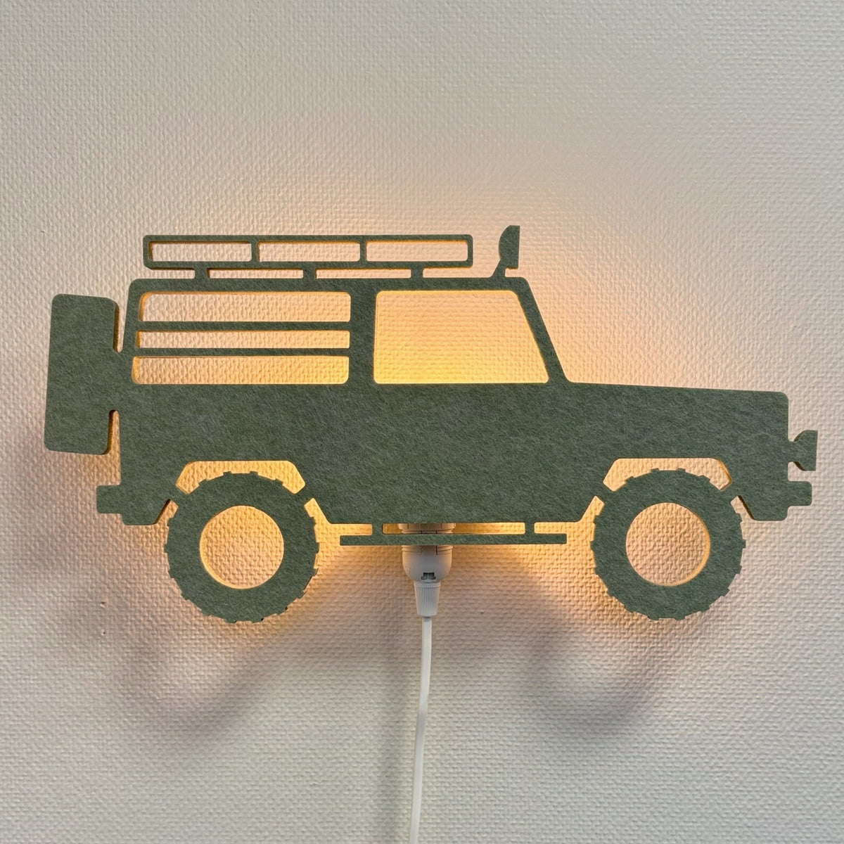 Filz-Wandlampe 4x4 Jeep salbeigrün – Lampe an