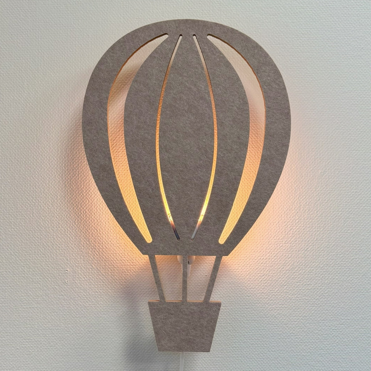 Filz-Wandlampe Heißluftballon sandbeige – Lampe an