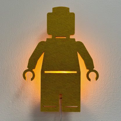Filz-Wandlampe Spielfigur ockergelb – Lampe an
