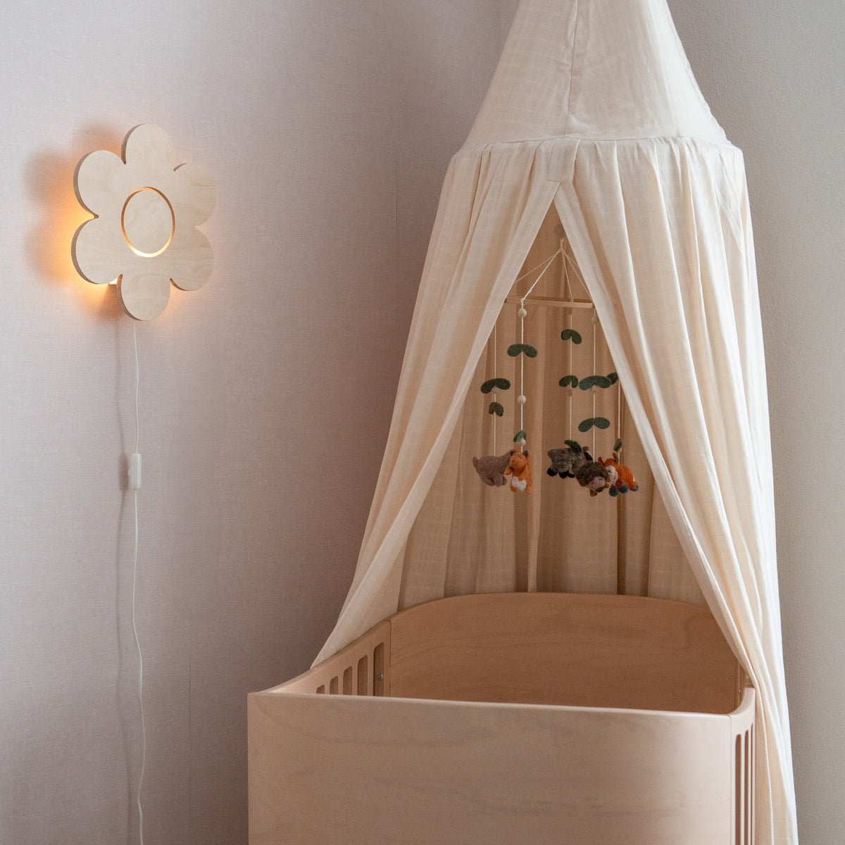 Houten wandlamp kinderkamer | Bloem - blank - toddie.nl ®