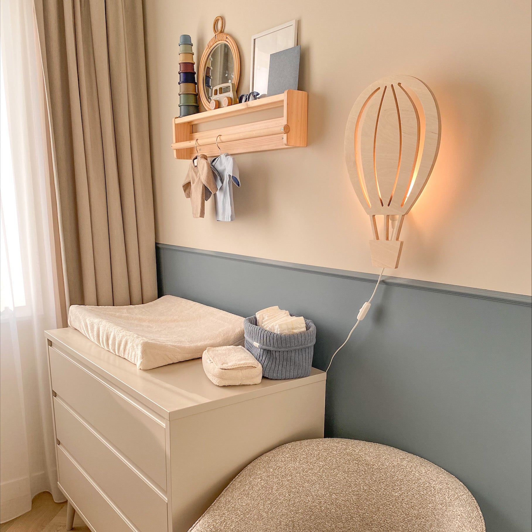 Hölzerne Wandleuchte Kinderzimmer | Heißluftballon - natur Wandleuchte toddie.de