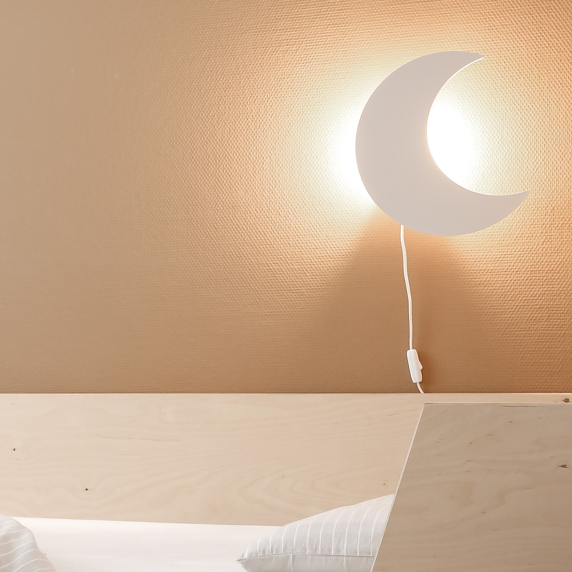 Hölzerne Wandleuchte Kinderzimmer | Mond - beige Wandleuchte toddie.de   