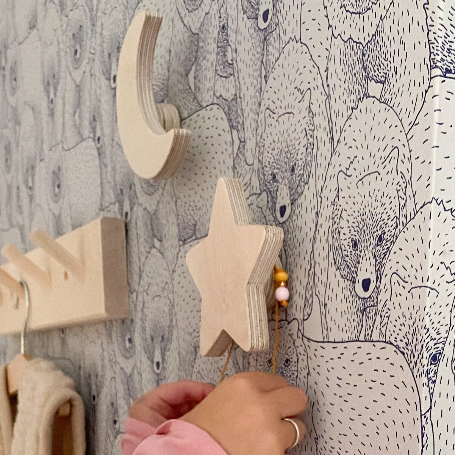 Hölzerne Wandhaken Kinderzimmer | Stern und Mond - natrur Wandhaken toddie.de