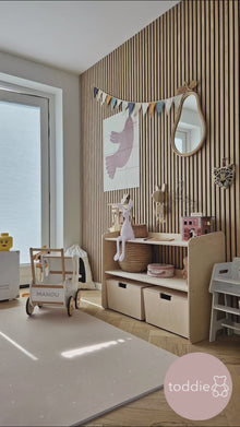 Jollie Montessori Offener Spielzeugschrank + rollbare Aufbewahrungskisten | Bücherregal mit 2 Einlegeböden – naturfarben