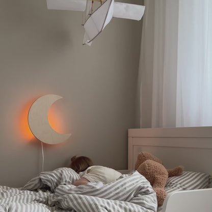 Wandleuchte aus Holz für das Kinderzimmer | Mond – naturfarben
