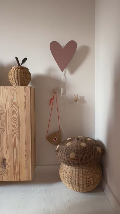 Wandleuchte aus Holz für das Kinderzimmer | Herz – Terra-Rosa