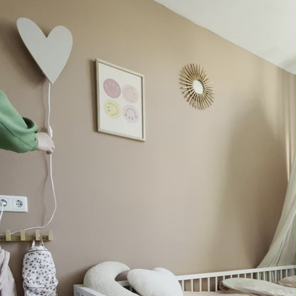 Wandleuchte aus Holz für das Kinderzimmer | Herz – beige