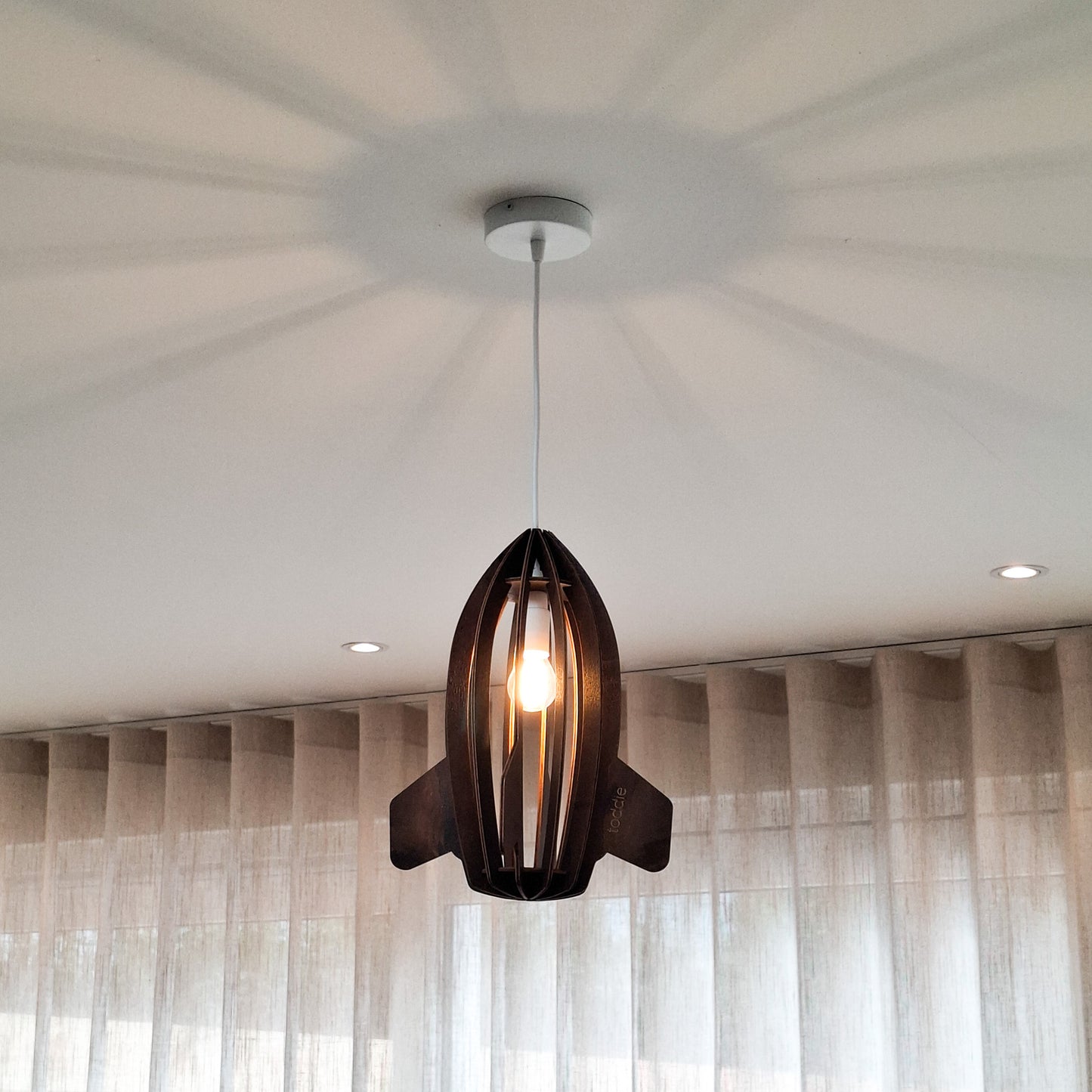Houten hanglamp kinderkamer | Raket - Wengé - toddie.nl ®