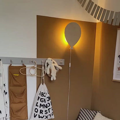 Wandleuchte aus Holz für das Kinderzimmer | Ballon – naturfarben