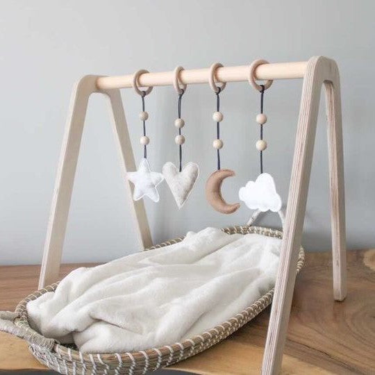 Holz Babygym | Massiver Holzspielbogen mit Natur hängespielzeuge - natur Spielbogen + Hängespielzeuge toddie.de   