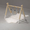 Holz Babygym | Massiver Holzspielbogen Tipi-Forme (ohne hängespielzeuge) - weiß Spielbogen toddie.de   