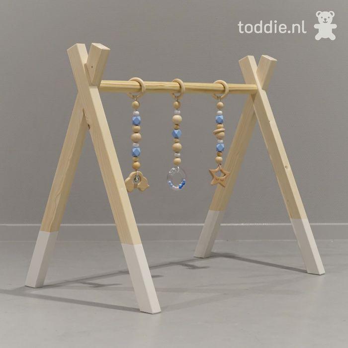 Spielbogen aus Holz Weiß, mit Hängespielzeuge (nach Wahl), Tipi-Form Massivholz Spielbogen + Hängespielzeuge toddie.de   